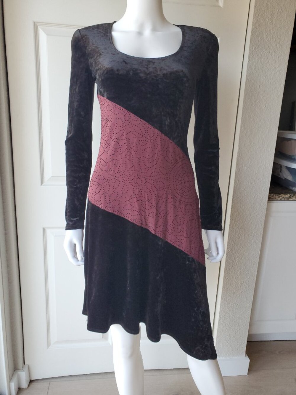 Mariella Burani size 4 vintage 90s black velvet long sleeve mini dress